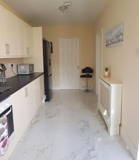 3 Bedroom 3 Bathroom House, Dublin Lucan Exterior foto