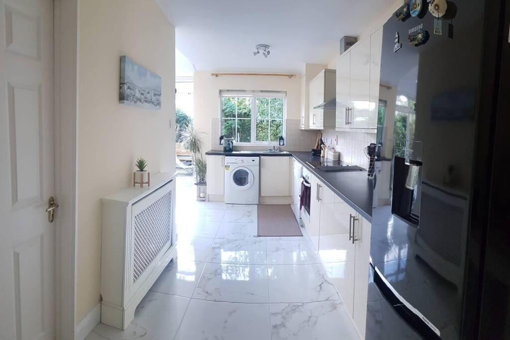 3 Bedroom 3 Bathroom House, Dublin Lucan Exterior foto